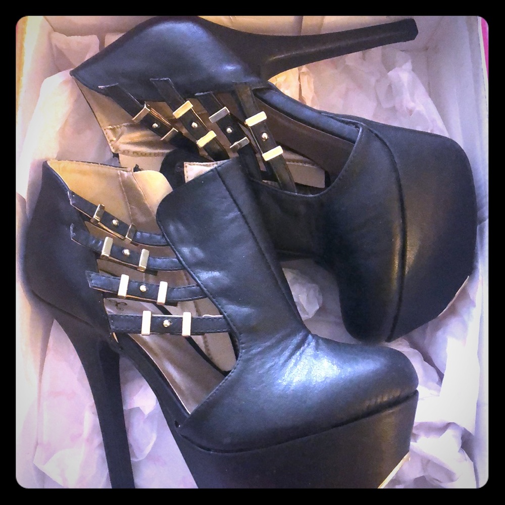 Qupid Black Platform Heels